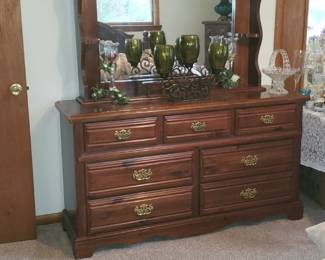 Solid broyhill dresser set with full size bed for guest room