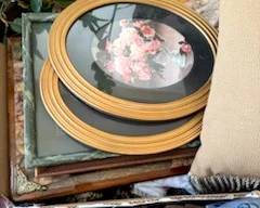 Decorative plants, pictures, vases and pillows
