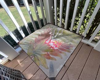 Outdoor accent table