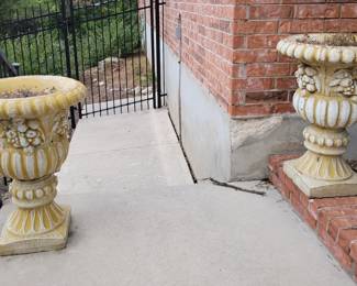 Concrete urns