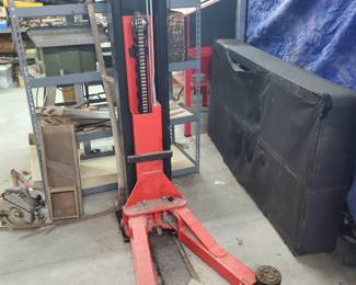 Olympic 10K car lift like new