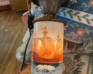 Stunning 1915 hanging picture lamp 