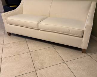 Norwalk Ivory Sofa
Beautiful Norwalk ivory sofa featuring refined lines, plush cushions, and exceptional craftsmanship. Known for their high-quality construction and timeless design, Norwalk pieces offer both comfort and sophistication.
This sofa presents a clean, elegant look that complements coastal, contemporary, or traditional interiors.
A premium, designer-quality piece in excellent condition.