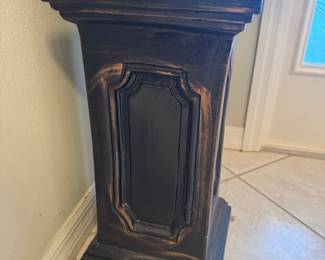 Nantucket Black & Gold Pedestal