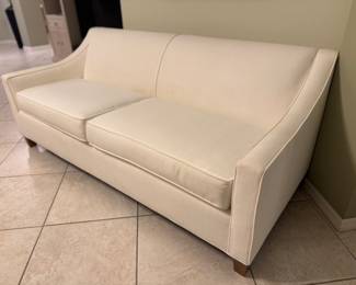 Norwalk Ivory Sofa
Beautiful Norwalk ivory sofa featuring refined lines, plush cushions, and exceptional craftsmanship. Known for their high-quality construction and timeless design, Norwalk pieces offer both comfort and sophistication.
This sofa presents a clean, elegant look that complements coastal, contemporary, or traditional interiors.
A premium, designer-quality piece in excellent condition.