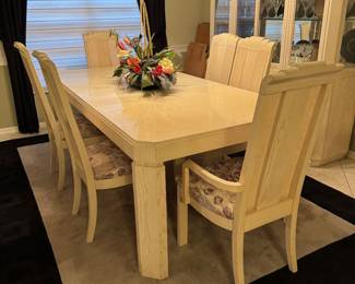 Drexel Heritage Dining Set – Table with 6 Chairs + Matching Lighted Buffet Server
Exquisite Drexel Heritage dining set, featuring a beautifully crafted dining table with six elegant chairs and a matching lighted buffet/server. Known for their exceptional craftsmanship and timeless design, Drexel Heritage pieces bring refined sophistication to any home.
The buffet/server includes integrated lighting to showcase china, glassware, or décor with a warm, upscale glow. All pieces are clean, well-maintained, and offer the classic quality Drexel is famous for.
A stunning, high-end ensemble for any formal dining space.