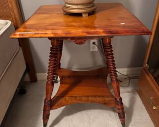 American Classical Two-Tier Square Oak Parlor Table – Bobbin Legs (c. 1930s) 
