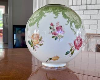 Gone With The Wind lamp globe.