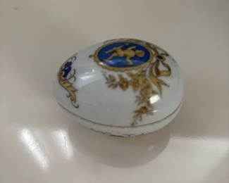 Limoges 2 PC Porcelain Egg
Made in France