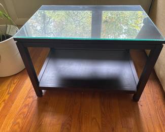 Pair of Vintage wood w/glass on top end tables
26 x 18 x 18
