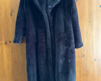 Woman’s Vintage Black Faux Fur Coat Size S
Very Soft!