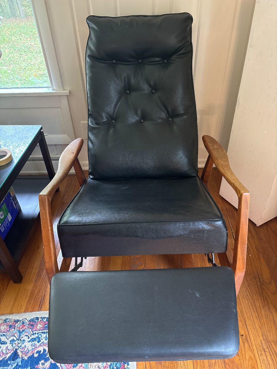MCM Thayer Coggin Milo Baughman
Danish Modern Recliner Chair
28 x 44 x 36