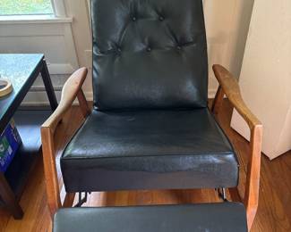 MCM Thayer Coggin Milo Baughman
Danish Modern Recliner Chair
28 x 44 x 36