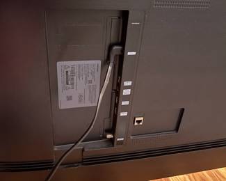 E89 - $175. 55" Samsung Smart TV. Model UN55TU690TFXZA.