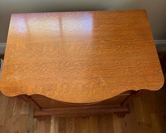 E21 - $100. Lexington Victorian Sampler Single Nightstand. Measures 26" wide x 18" deep x 26" tall.