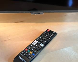 E45 - $150. July 2023. Samsung 43" TV. Model UN43TU69OTF. With remote.