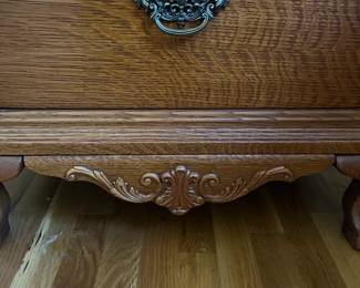 E21 - $100. Lexington Victorian Sampler Single Nightstand. Measures 26" wide x 18" deep x 26" tall.