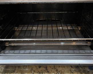 E39 - $100. Breville Convection Smart Oven. Model BOV800XL / A
