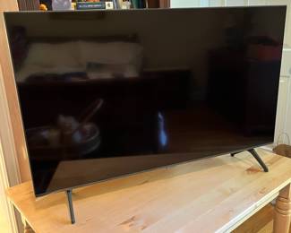 E45 - $150. July 2023. Samsung 43" TV. Model UN43TU69OTF. With remote.