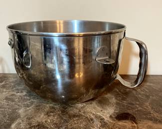 E120 - $150. Kitchen Aid 6 Qt. Mixer. Professional 600.