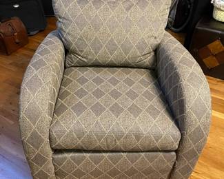 E102 - $100. Ethan Allen Side Chair. Measures 31" wide x 33" deep x 30" tall.