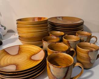 E91 - $100. Sango Splash Set. 9 Dinner Plates, 6 Salad Plates, 8 Bowls, 7 Mugs.