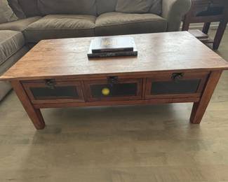 Coffee Table w/Drawers