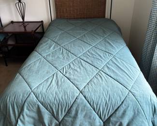 Twin Bed w/M-BS, Linens