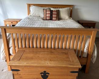 Pine Queen Bed w/M-BS
