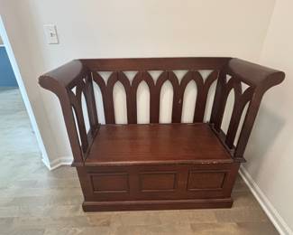 Entry Bench w/Flip Top