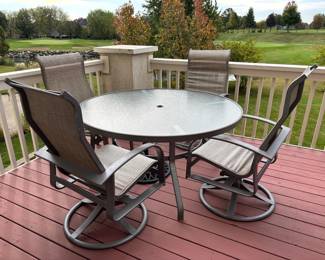 Table w/4 Chairs (2 Addtl)