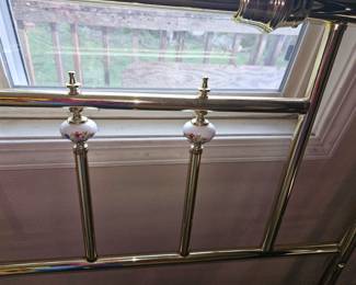 Close up picture of  porcelan balls and headboard