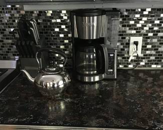 ninja coffee machine, tea pot, knives with block