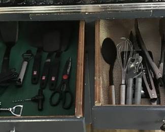 Assorted utensils