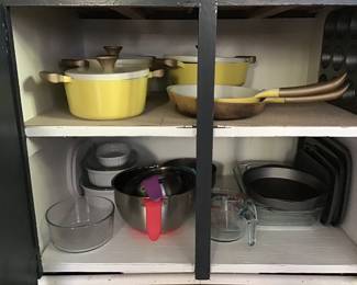 Assorted kitchen items