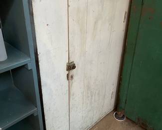Country cupboards and cabinets