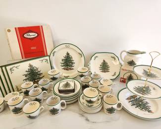 Lot 8257 Spode Christmas Dishes Mugs