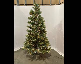 Lot 8358 7.5 ft Lighted Christmas Tree