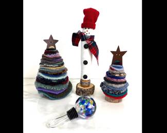 Lot 8163 Folk Art Felt Trees Bobbin Snowman Glass Wine Stopper