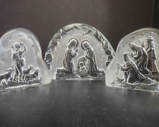 Lot 8249 Etched Glass Nativity Scenes