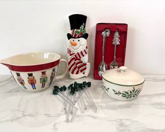 Lot 8222 Fitz and Floyd Snowman Server Holiday Lenox Lidded Dish Server Set Bakeware Bowl Swizzle Sticks
