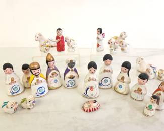 Lot 8324 Vintage Mexican Folk Art Nativity