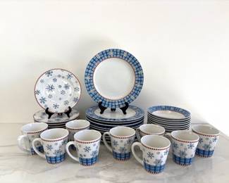 Lot 8317 Sakura Snowflake by Debbie Mumm Dishes