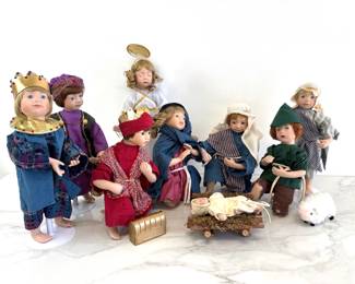 Lot 8307 AshtonDrake Doll Nativity