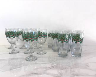 Lot 8312 Christmas Holly Glass Tumblers Wine Goblets