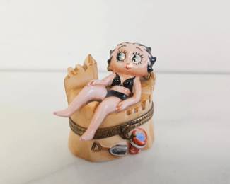 Lot 8523 Vintage Limoges Betty Boop Paperweight
