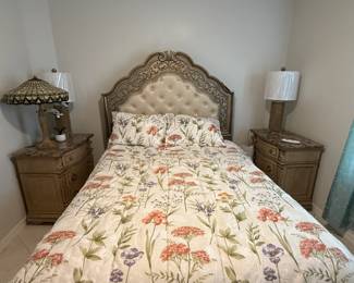 Queen size tufted headboard with adjustable mattress