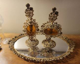 Dresser set