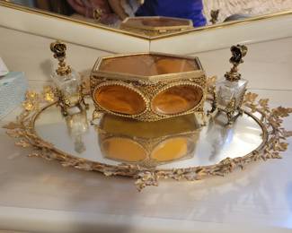 Dresser set
