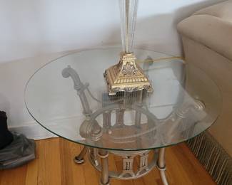Glass/metal table